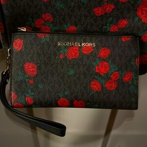 Michael Kors Wristlet Wallet. 
Color: Black/Red 
Condition: Like New